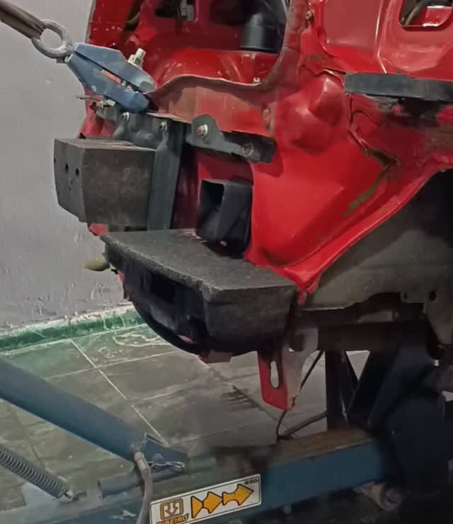 Alinhamento estrutural de painel traseiro com equipamento de monobloco
